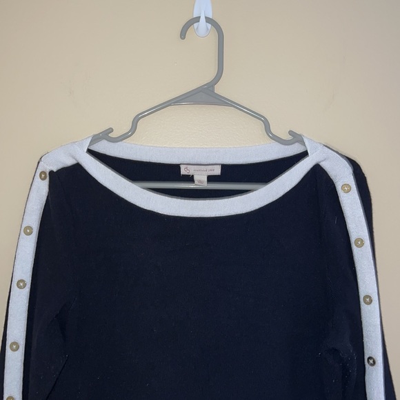 ▪️CB Established 1962: Black scoop sweater, quarter sleeve, white button trim, L - Picture 3 of 10